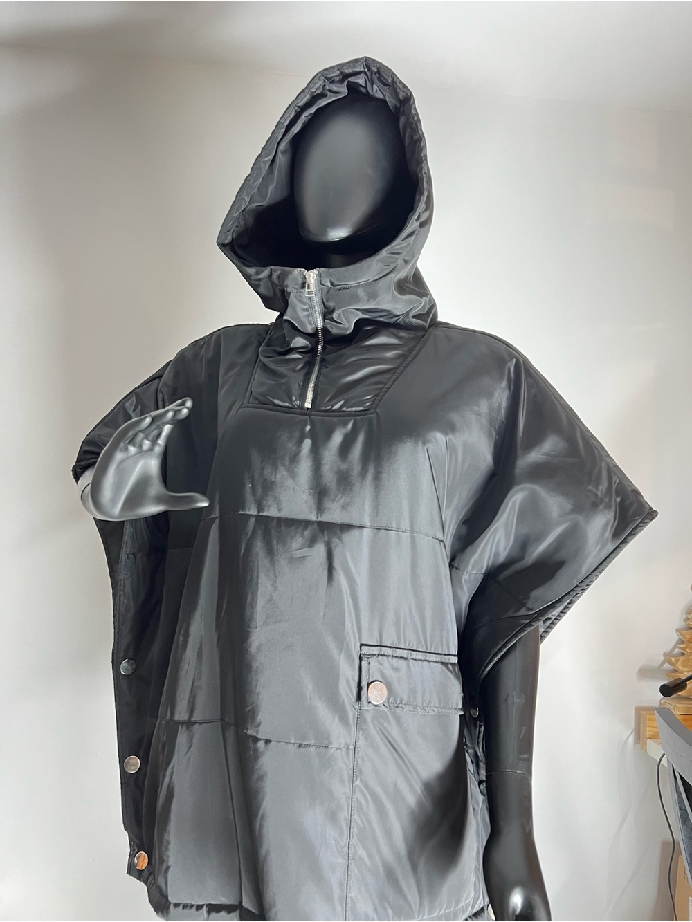 NWOT Noisy may Black Hooded Short-Sleeve Puffer Poncho Jacket